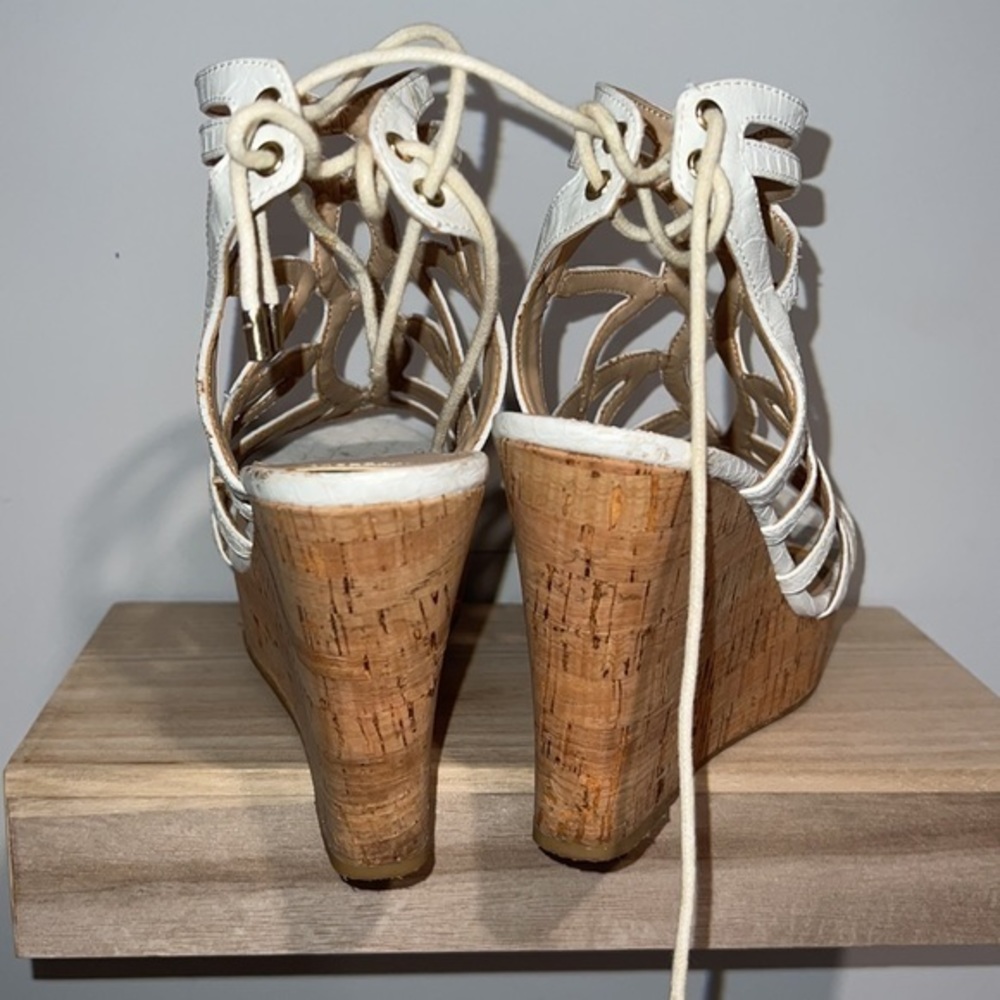 Guess‎ white wedges - Picture 4 of 6